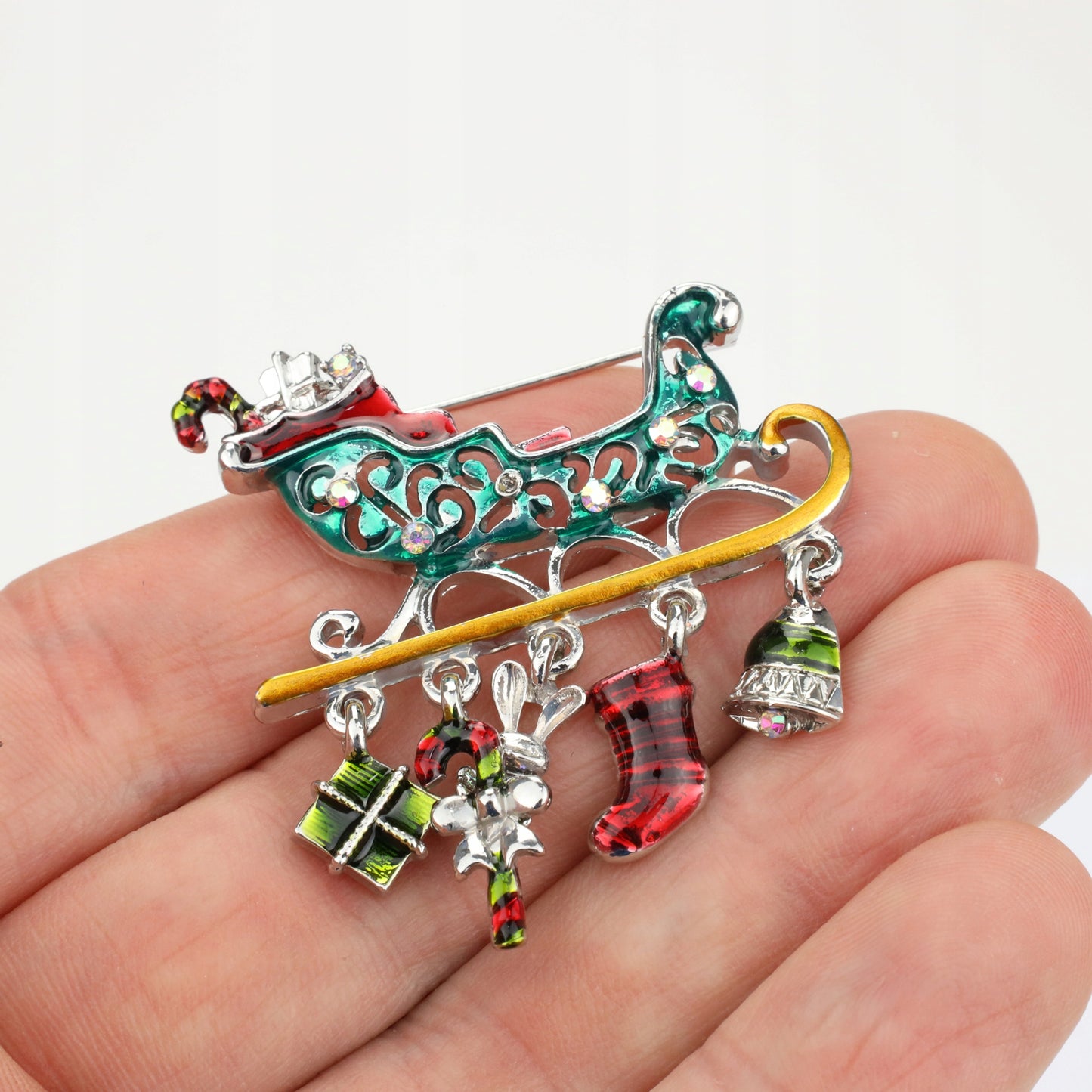 Weihnachtsmanns Schlitten mit Geschenken - Weihnachtsbrosche