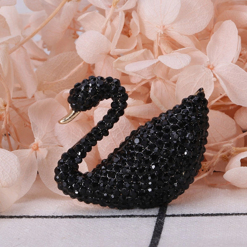 Schwarze Schwanenbrosche mit Zirkonia
