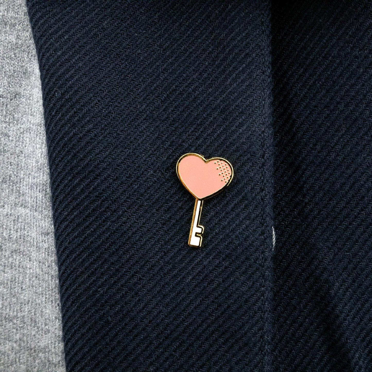 Hochzeitsnadel - rosa Herz auf einem Schlüssel - Hochzeitsgeschenk