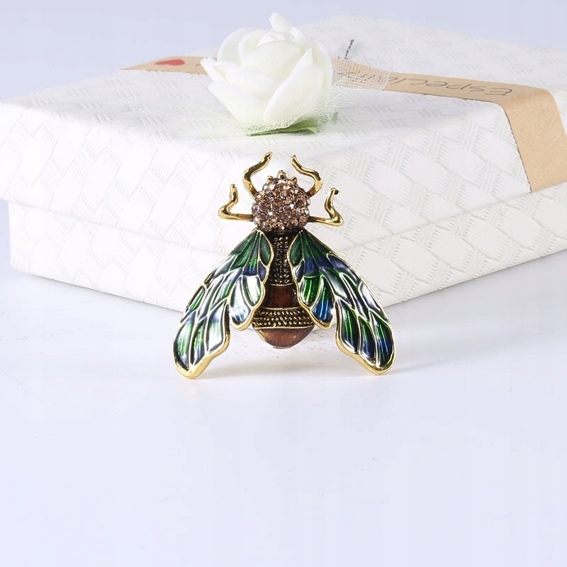 Fliege mit Zirkonia Brosche