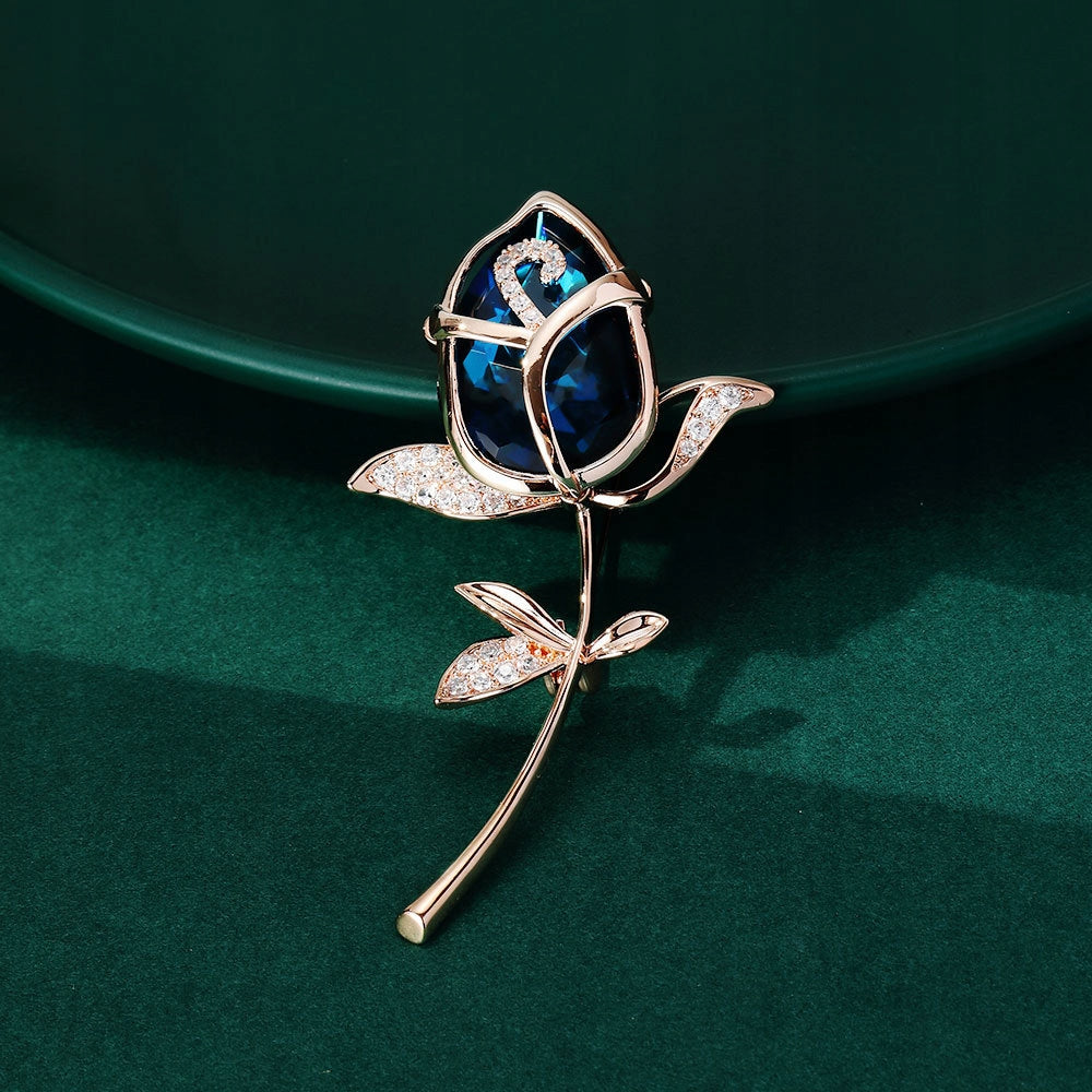 Blaue Rose – 14 Karat rosévergoldete Brosche