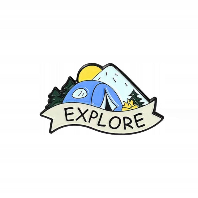 Bergnadel mit einem Zelt und dem Wort „Explore“