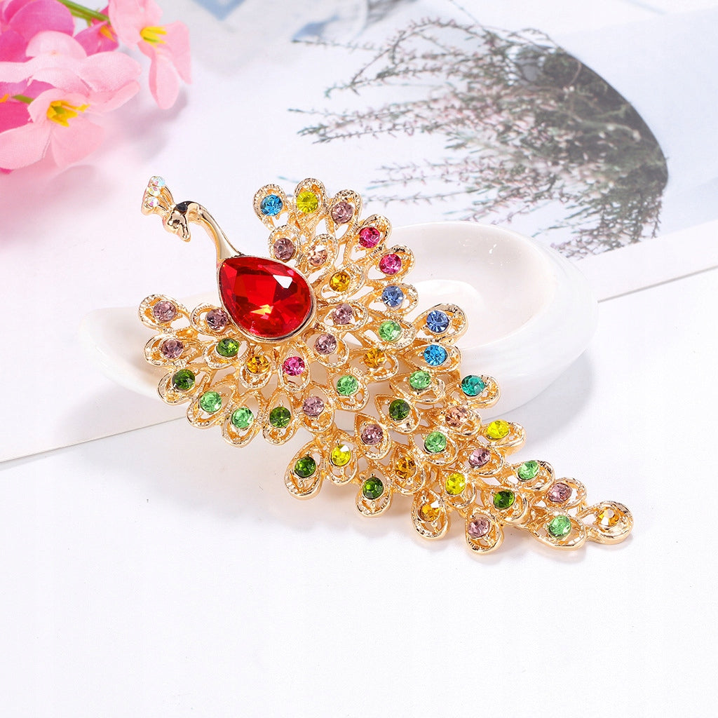Pfau mit Zirkonen und beweglichem Schwanz – goldene Brosche