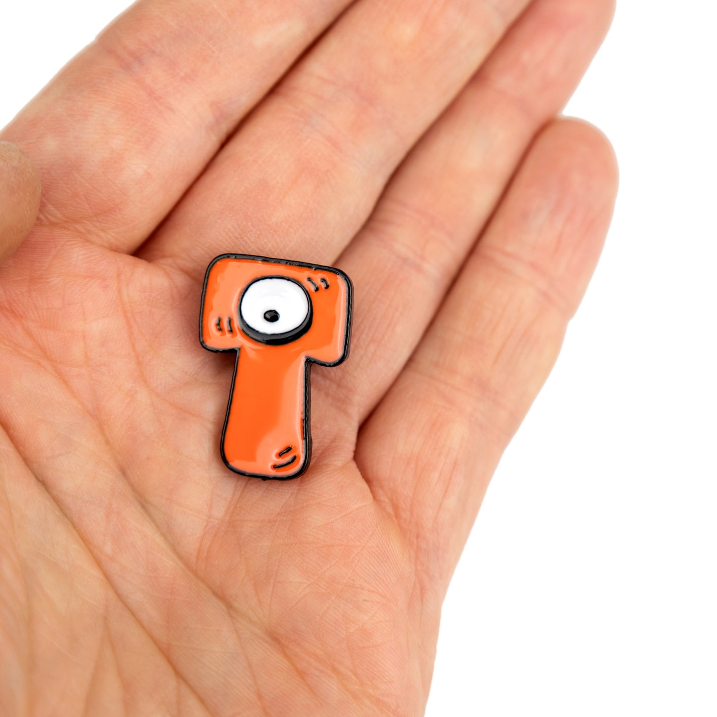 Buchstabe T mit Auge - orangefarbene Anstecknadel