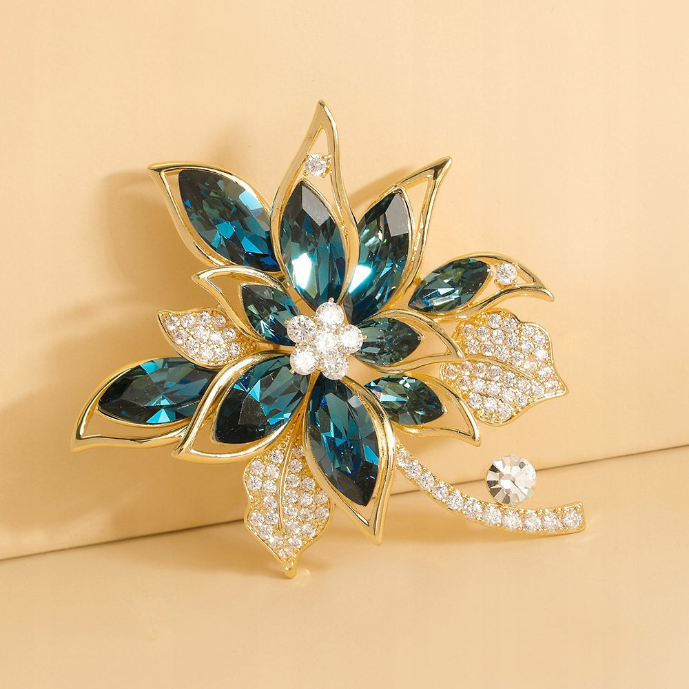 Blaue Blume mit Zirkonia – 14 Karat vergoldete Brosche