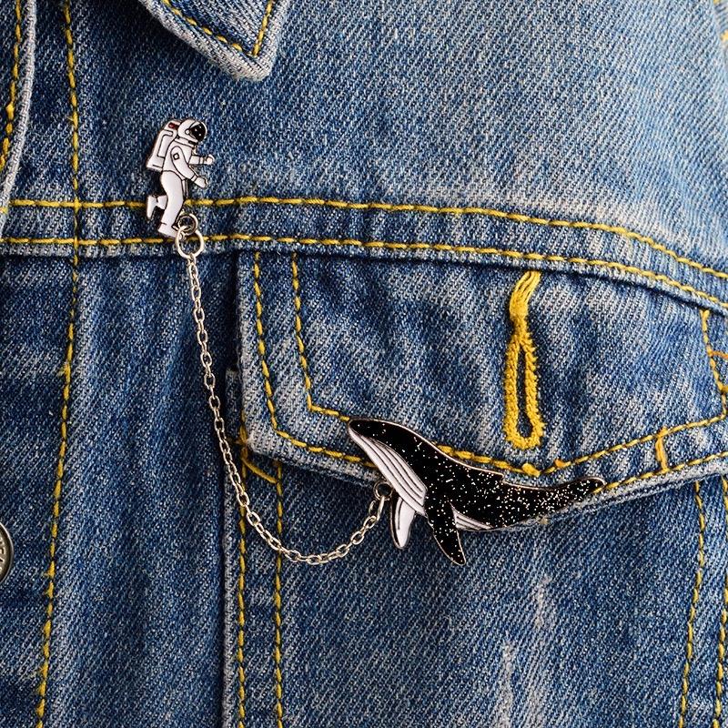 Doppel-Anstecker „Kosmos und Wal“