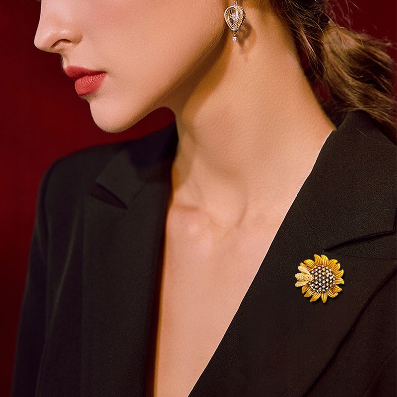 Sonnenblume mit Biene - Brosche mit Anhängerfunktion