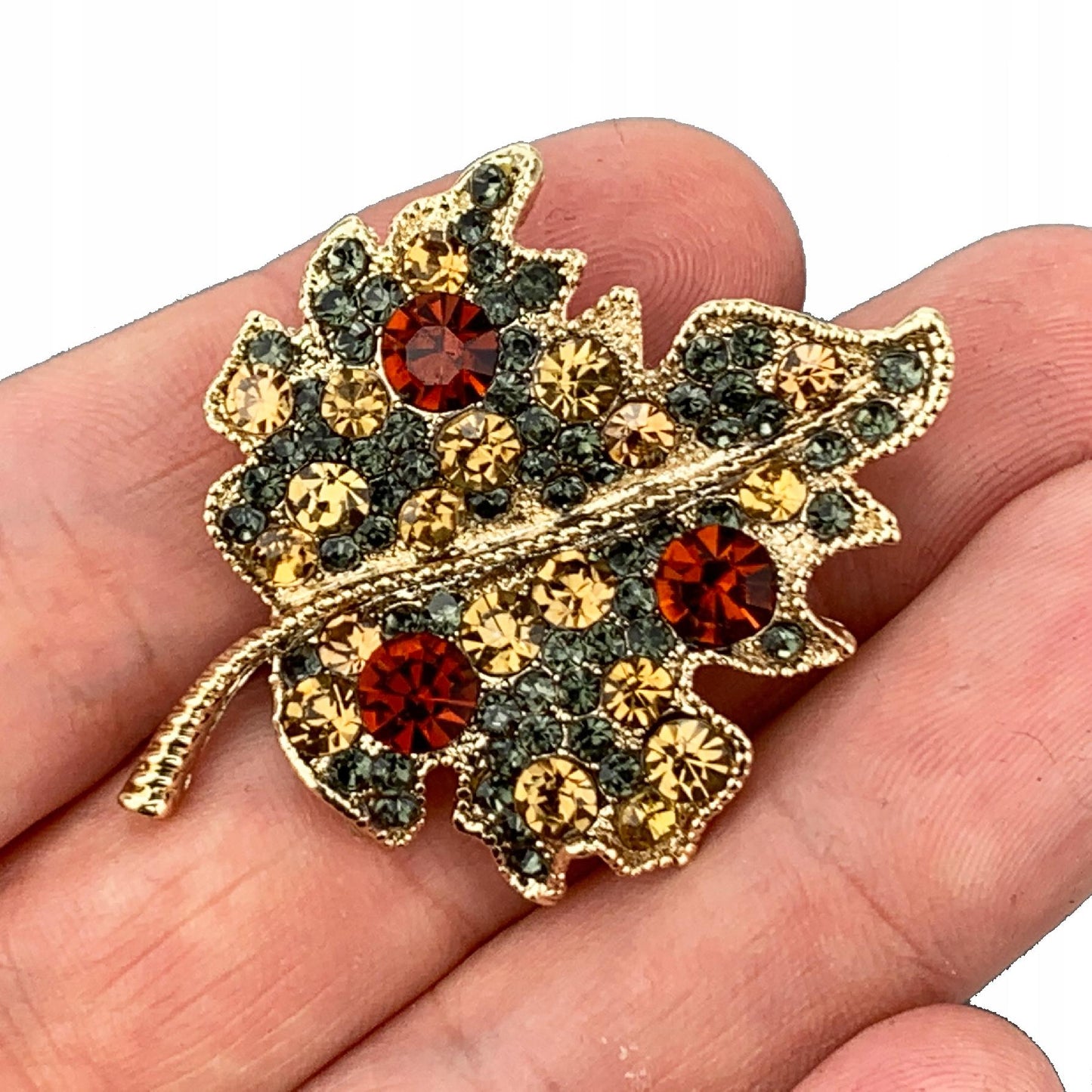 Blattgold mit Zirkonia-Brosche