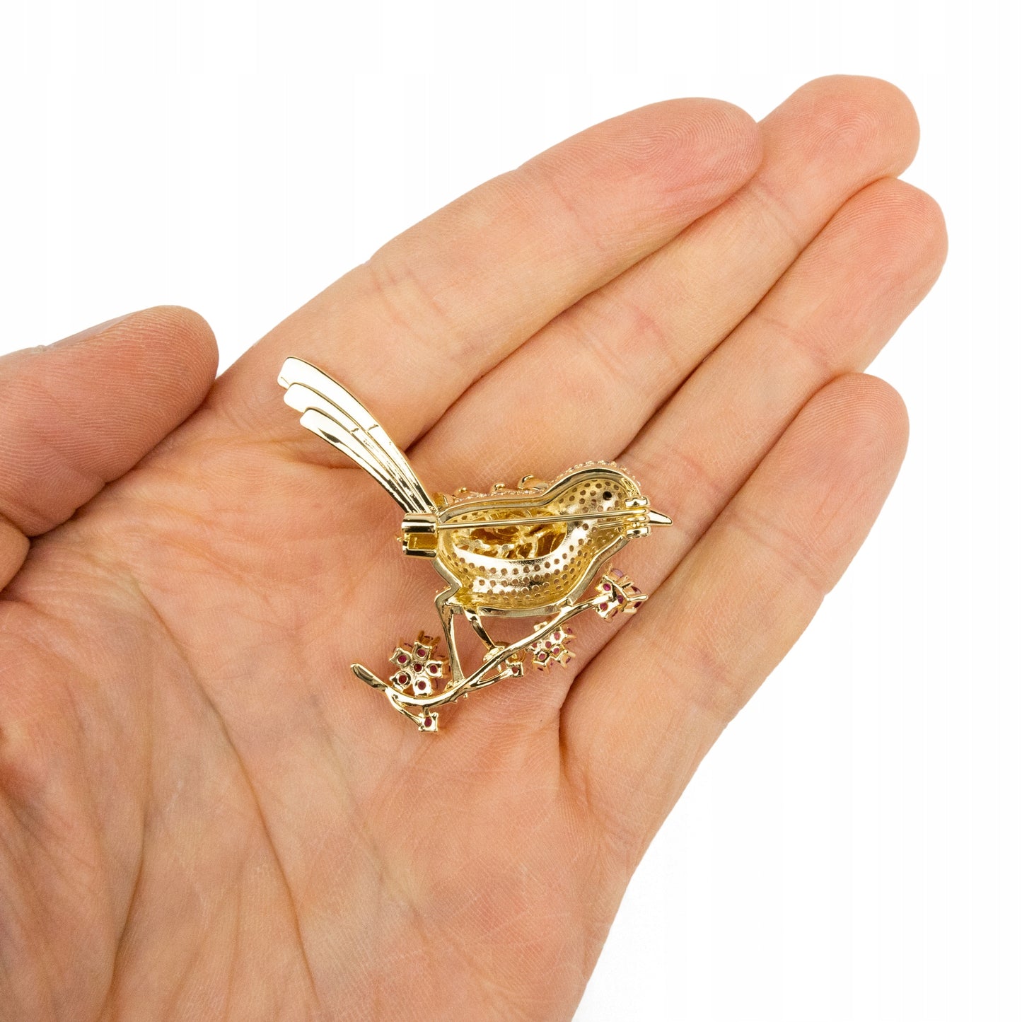 Vogel auf einem Ast mit Blumen - 14K vergoldete Brosche