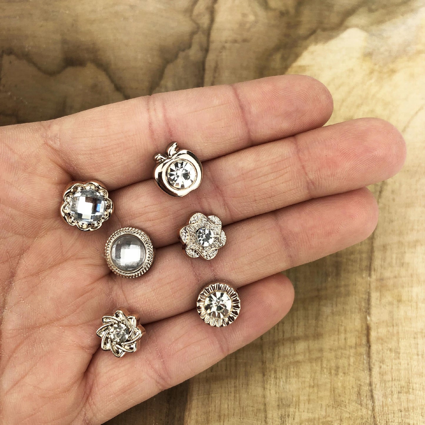 Set mit 10 Goldnadeln mit Zirkonias