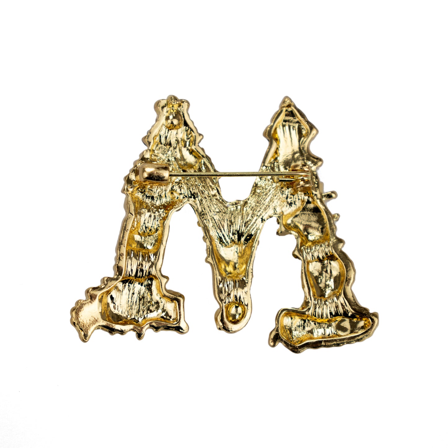 Goldbrosche mit dem Buchstaben M