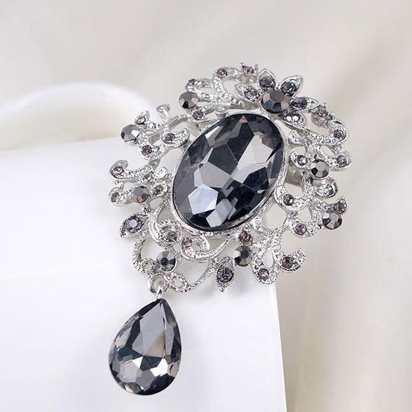 Barocke Brosche mit Zirkonia