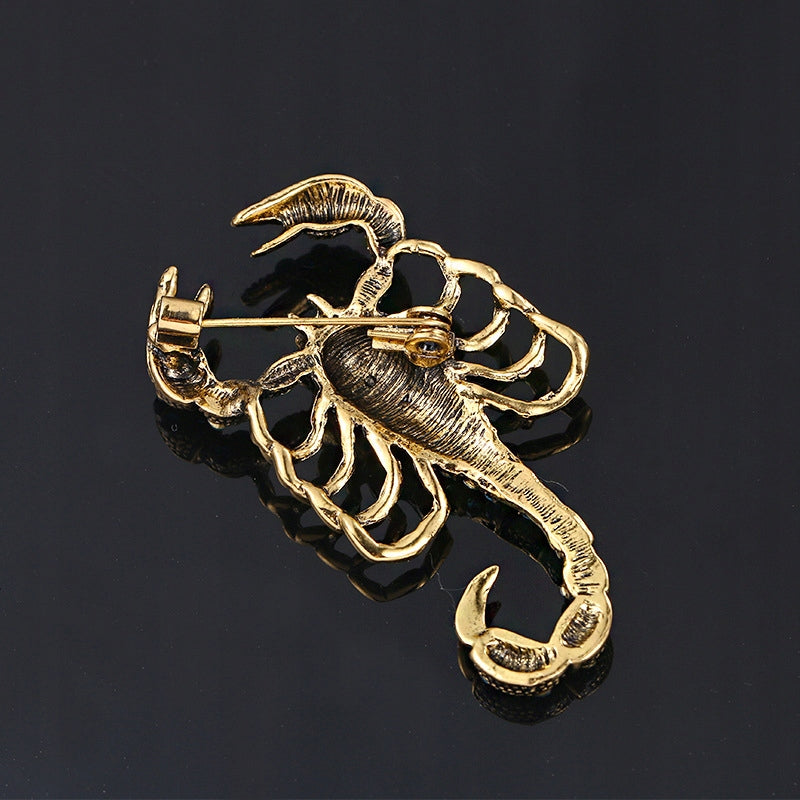 Skorpion mit Zirkonia-Brosche