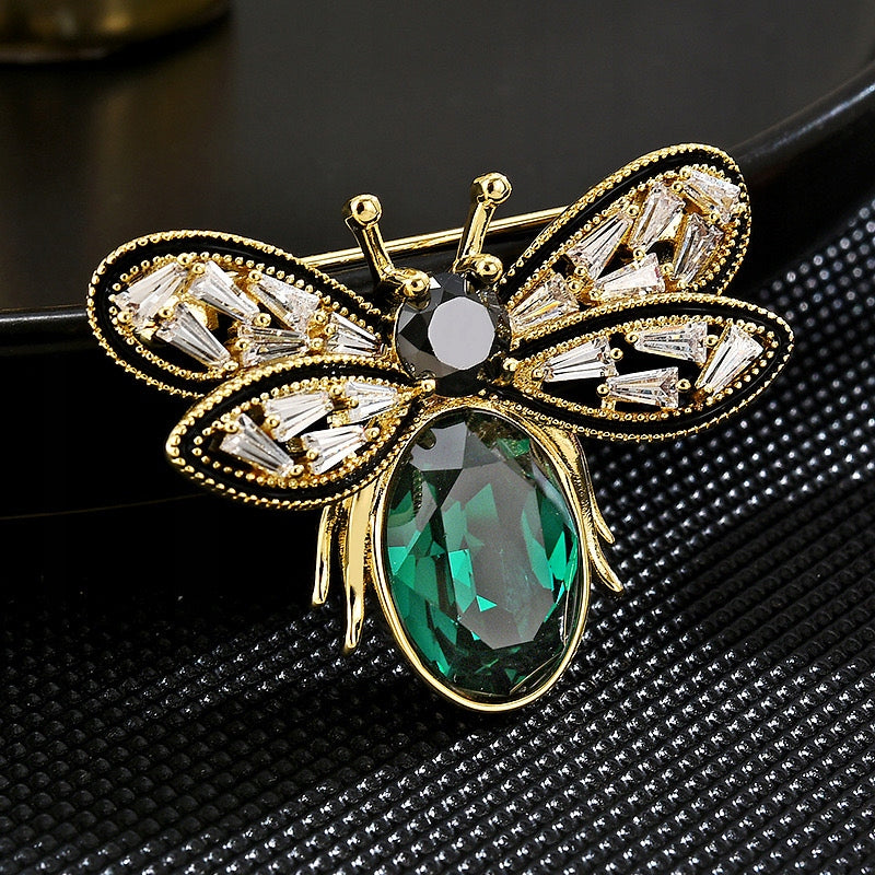 Goldene Fliege mit grünem Hinterleib - 14K vergoldete Brosche