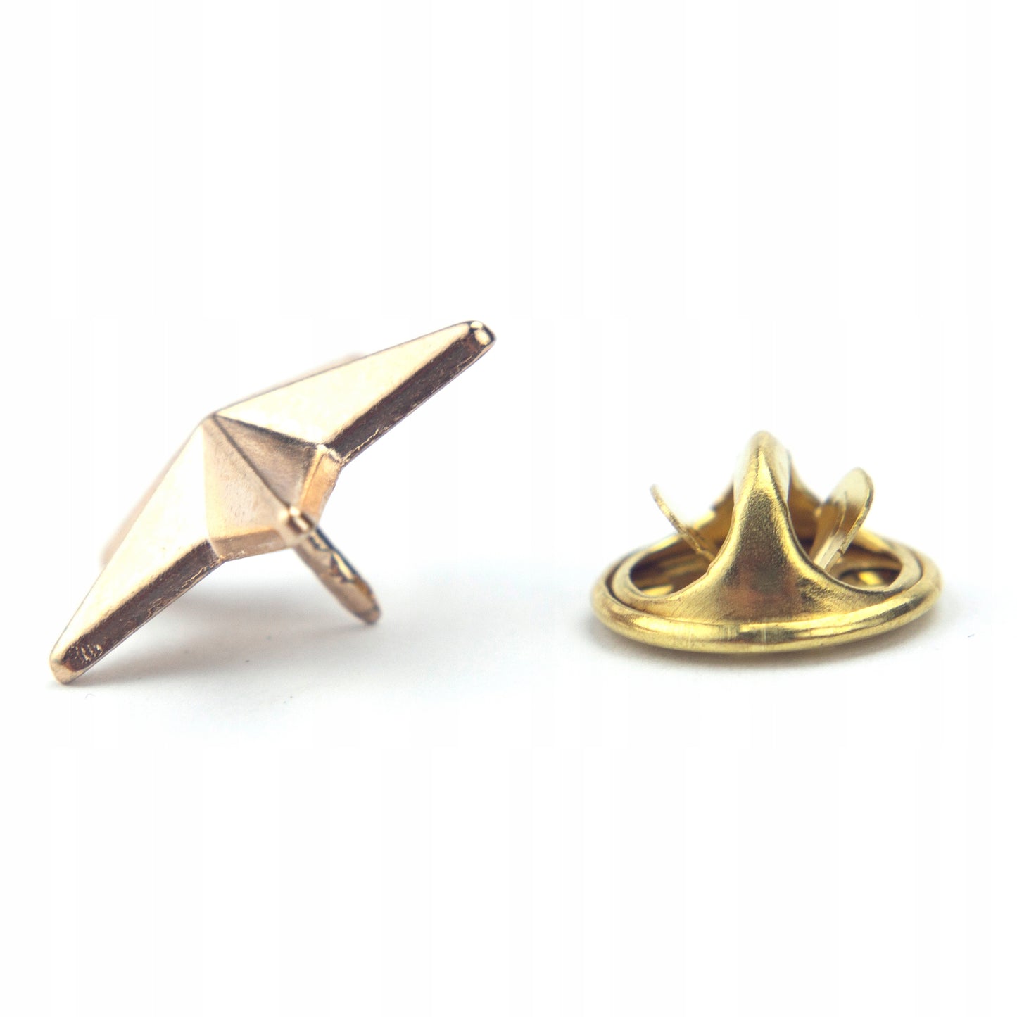 Anstecknadel mit goldenem Stern
