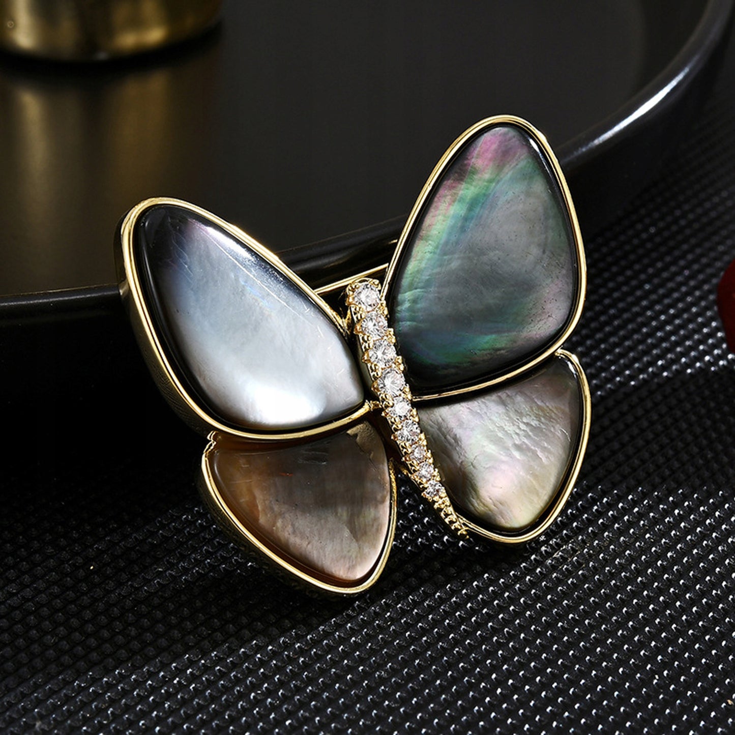 Schmetterling gefüllt mit Perlmutt - 14K vergoldete Brosche