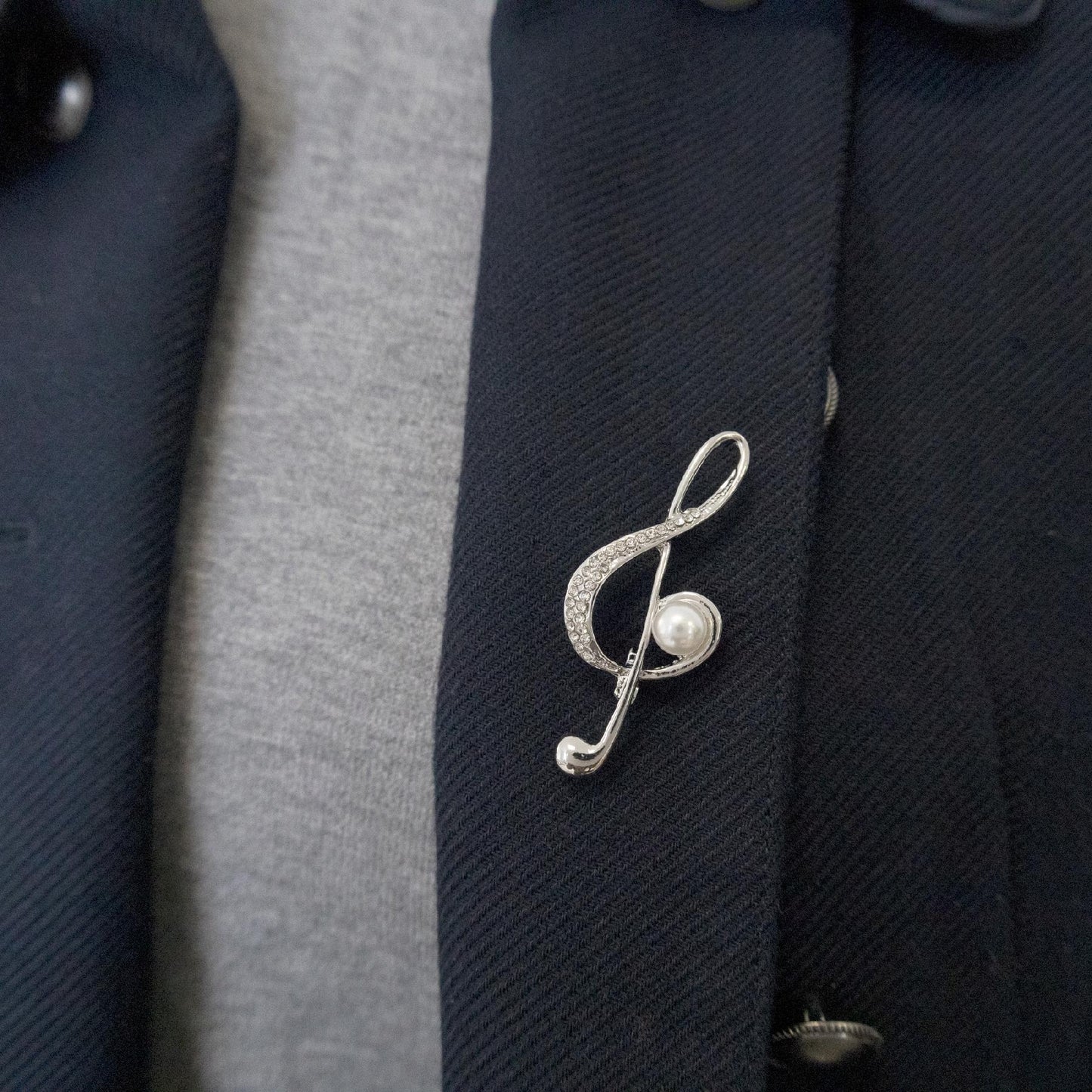 Violinschlüssel - Silberbrosche mit Zirkonen und einer Perle