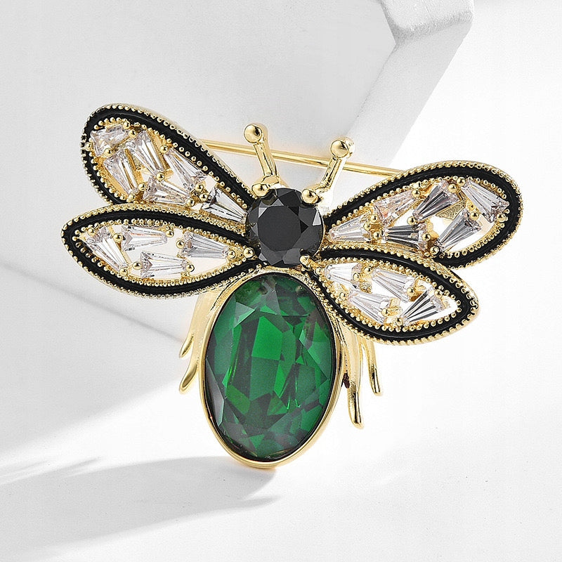Goldene Fliege mit grünem Hinterleib - 14K vergoldete Brosche