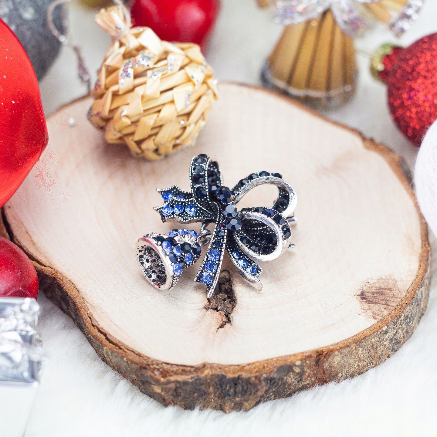 Weihnachtsglockenbrosche