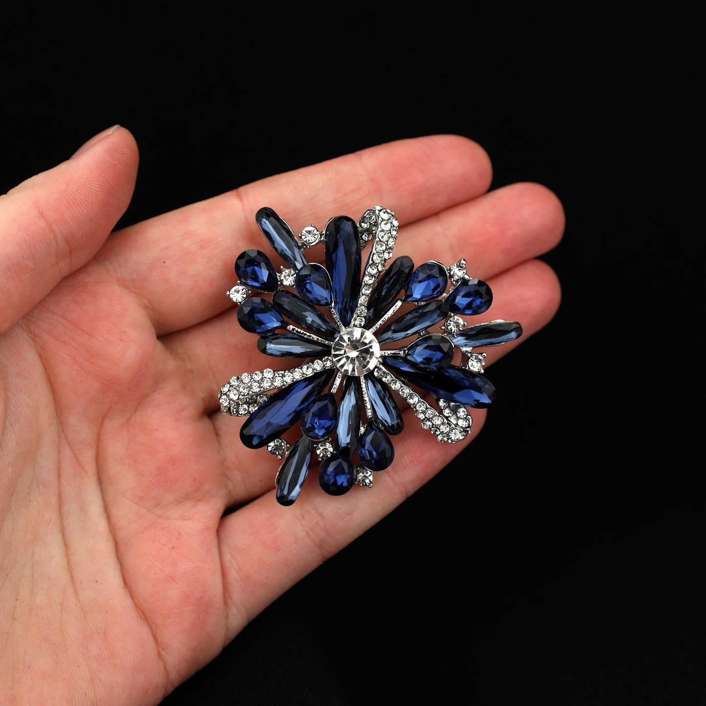 Blaue Blume - Brosche mit Zirkonia