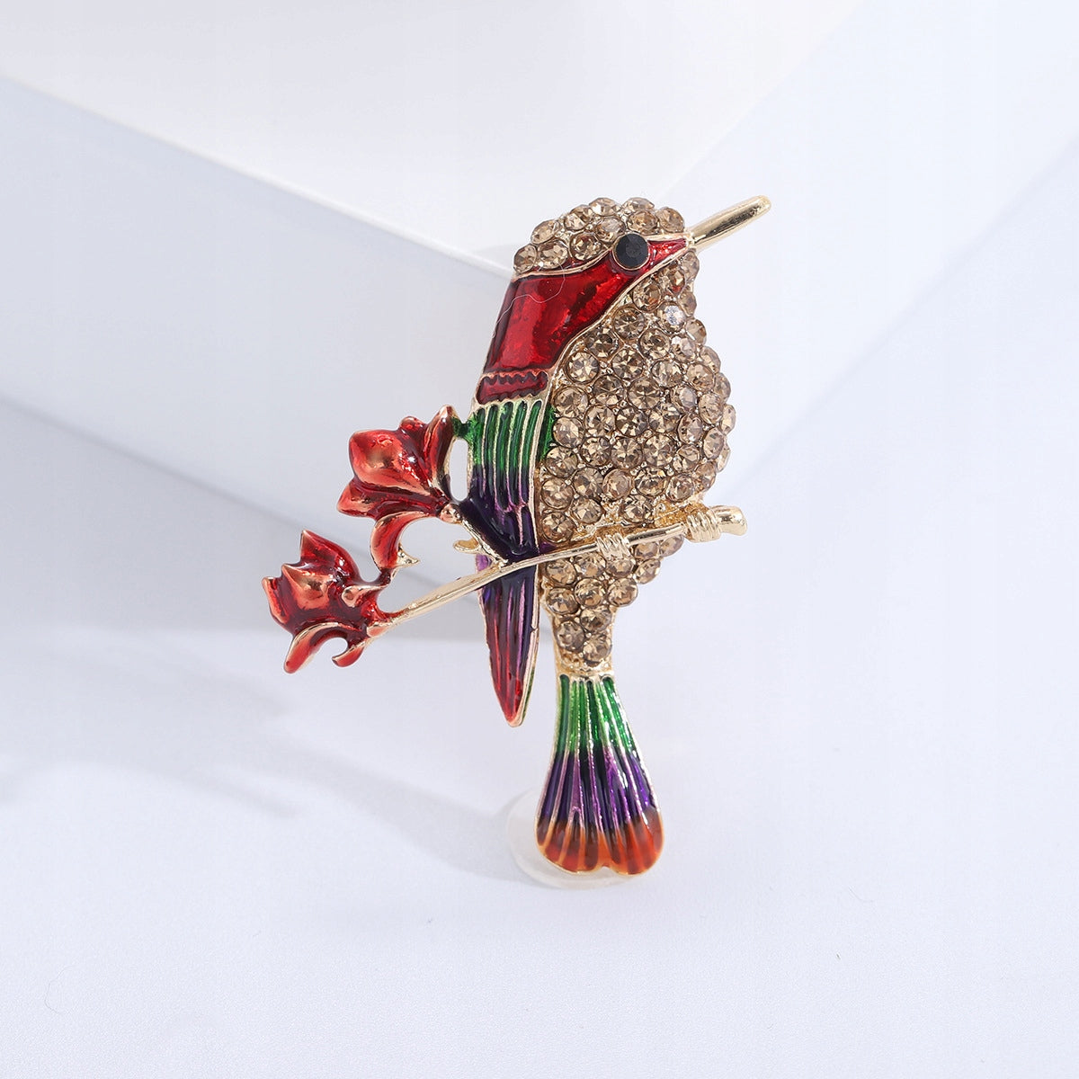 Goldener Vogel mit roten Blumen - Brosche verziert mit Zirkonias