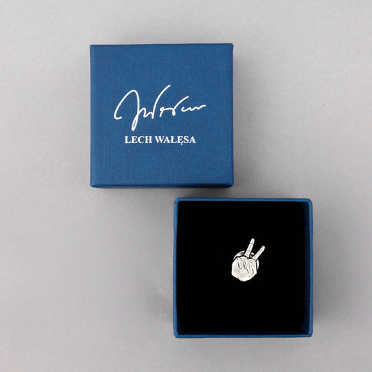 Przypinka dla Lecha Wałęsy