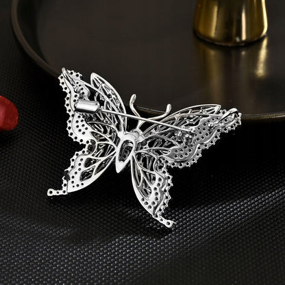 Broszka motyl srebrna z perłą i różowymi kamieniami elegancka