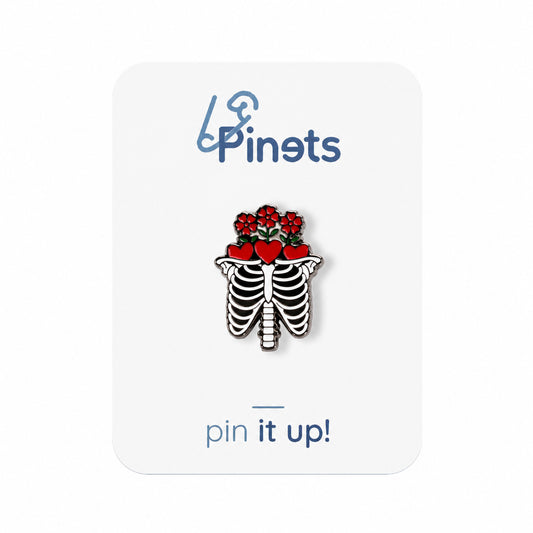 Rippenbogen mit roten Herzen und Blumen, gotische Anatomie