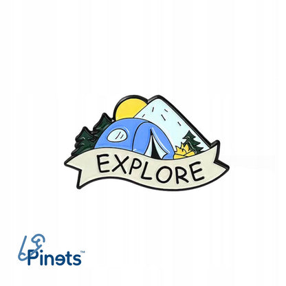 Bergnadel mit einem Zelt und dem Wort „Explore“