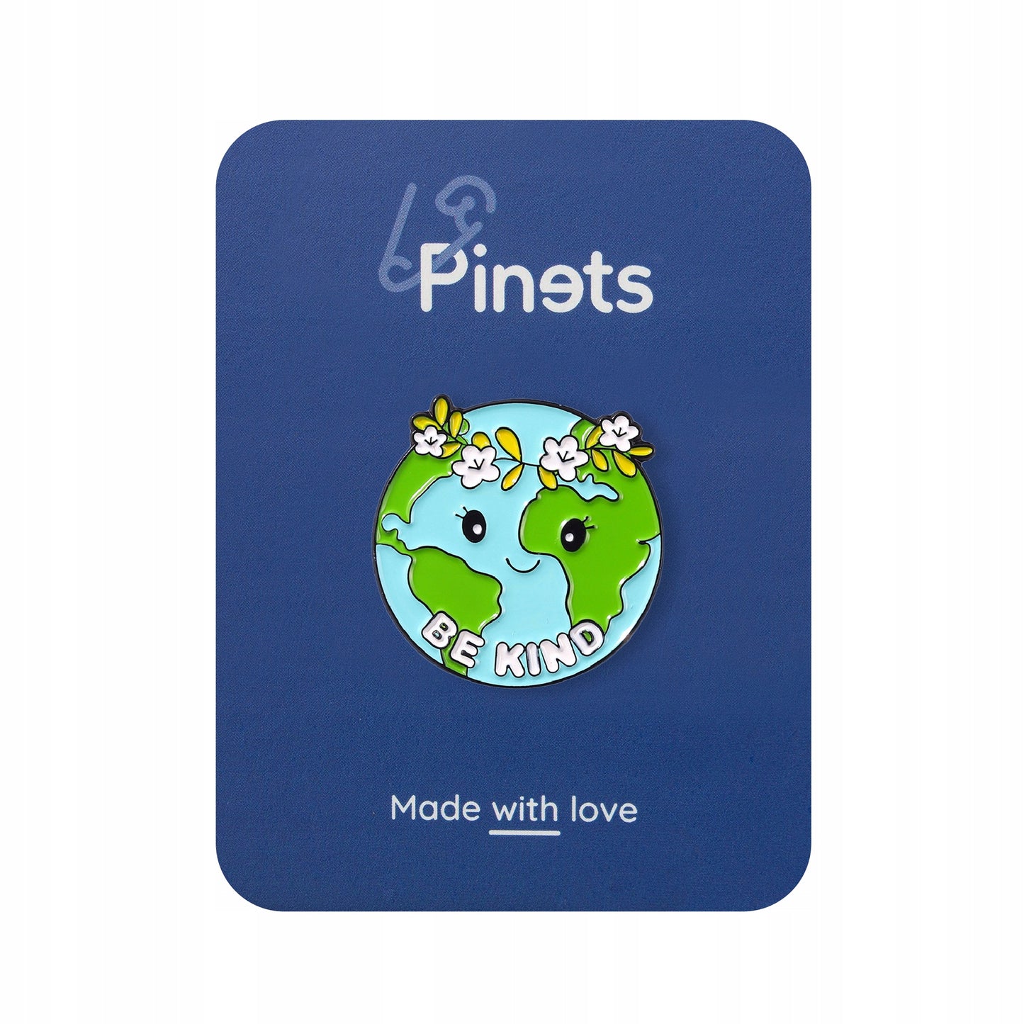 Ökologische Anstecknadel in Form des Planeten Erde mit einem Kranz und dem Slogan „Be Kind“