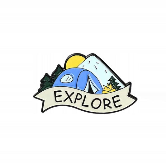 Bergnadel mit einem Zelt und dem Wort „Explore“
