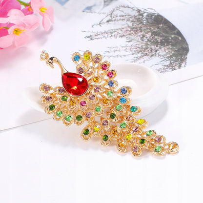 Pfau mit Zirkonen und beweglichem Schwanz – goldene Brosche