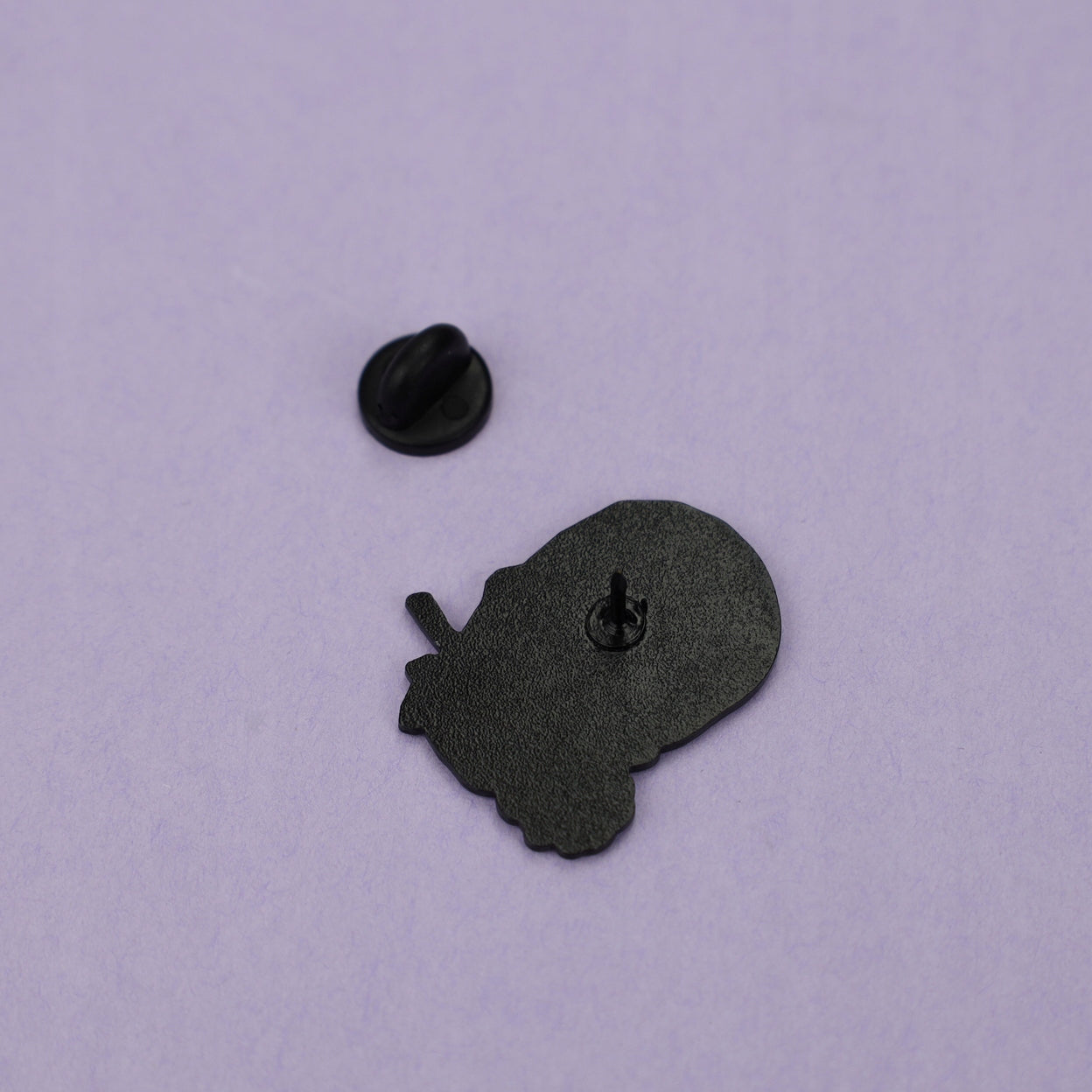 Totenkopf mit Rose - Anstecker