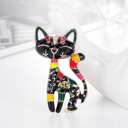Schwarz gefleckte Katze – eine Brosche als Geschenk für einen Katzenliebhaber