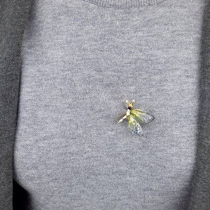 Kleiner Schmetterling mit grünen Harzflügeln - Brosche