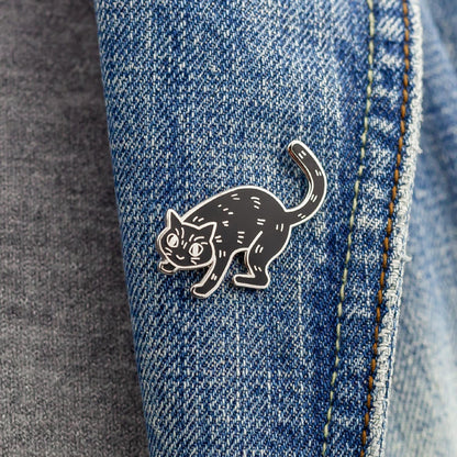 Boniface, die schwarze Katze – ein Anstecker für einen Katzenliebhaber