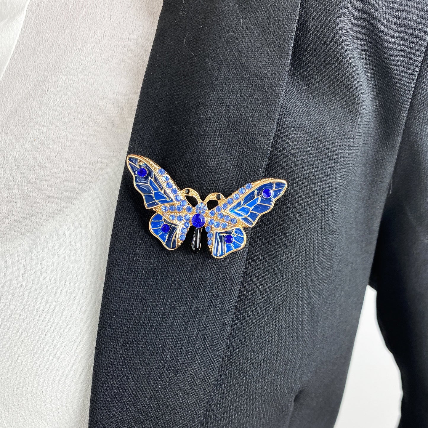 Blaue Schmetterlingsbrosche mit Zirkonia