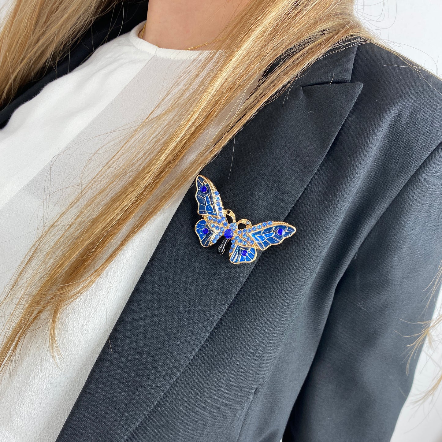 Blaue Schmetterlingsbrosche mit Zirkonia