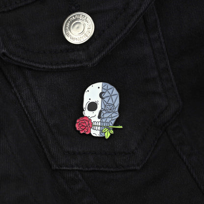 Totenkopf mit Rose - Anstecker