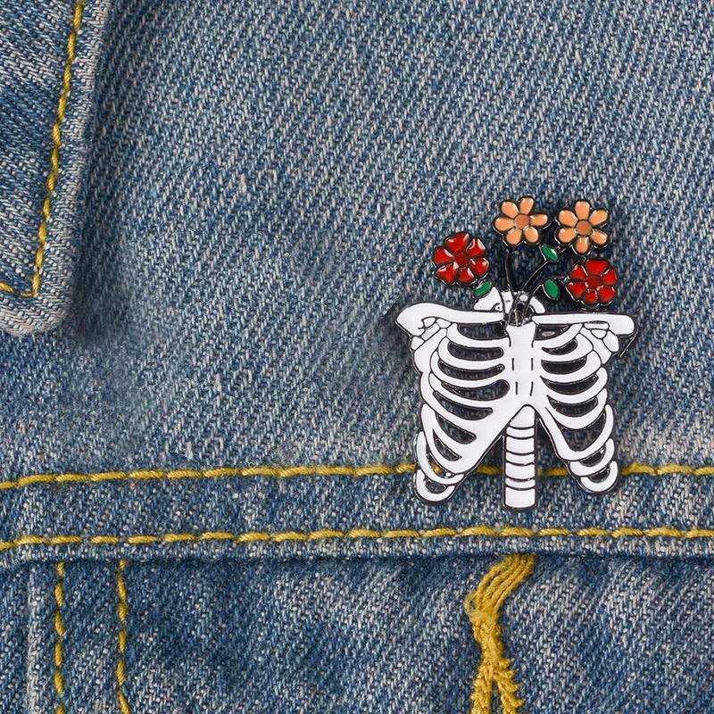 Szkielet z kwiatami przypinka - Pinets Polska